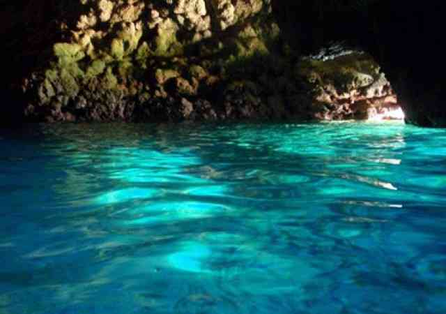もうイタリアまで行かなくてもいい!?  世界に誇れる沖縄の青の洞窟！　