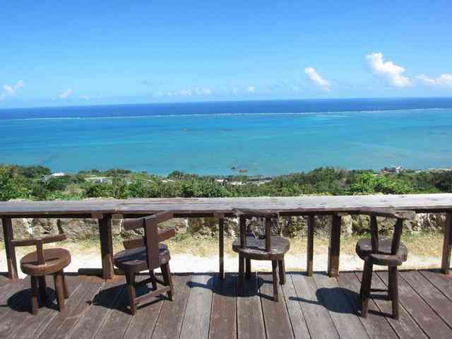 沖縄旅行で立ち寄りたい！海が見える絶景カフェ人気店6選